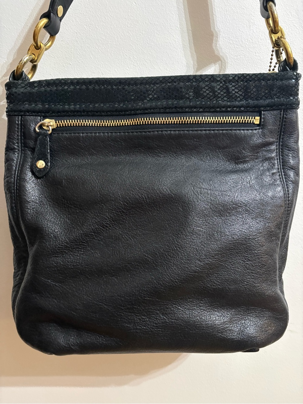 2010s Coach Black Leather Shoulder Bag with Gold Hardware - Picture 4 of 12